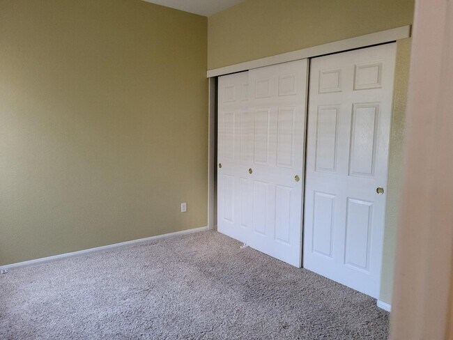 Building Photo - 1594 Dawnview Dr