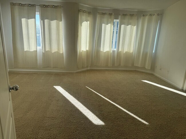 Building Photo - 2519 Withrow Ln