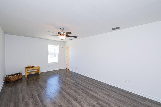 Building Photo - 9903 Bijan Dr