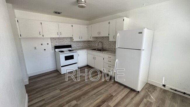 Building Photo - 267 W Center St