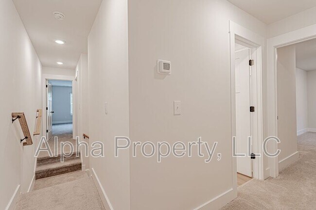 Building Photo - 1554 Shallons Ct