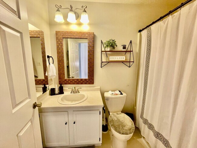 Building Photo - Charming and Spacious 3-Bedroom Home for Rent in Coraopolis