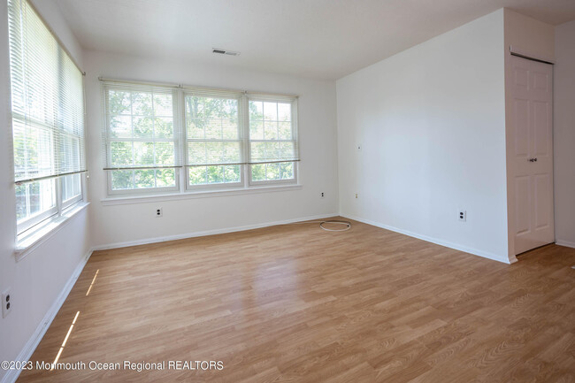 Building Photo - 90 Quince Ct