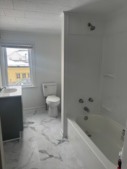 Building Photo - 222 W 3rd St