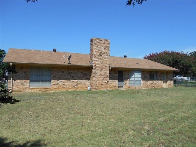 Building Photo - 3 Bedroom, 2 Bath House in Keene on Quarte...