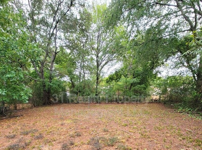 Building Photo - 1020 W Baker St