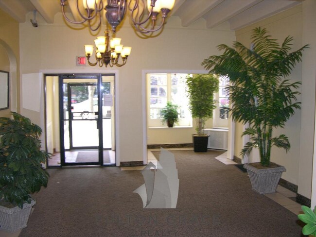 Building Photo - 4521 N Malden St