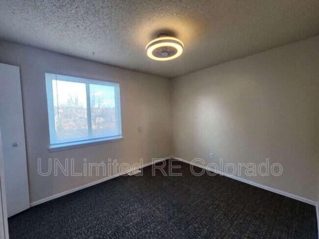 Building Photo - 986 Croke Dr