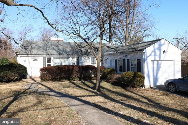 Primary Photo - 4325 Maple Ave