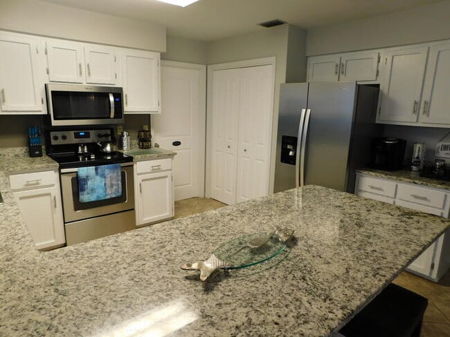 Building Photo - 939 Ridgewood Way