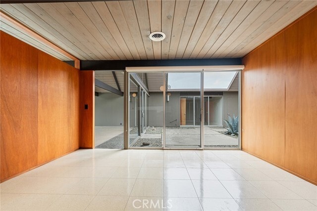Building Photo - 5112 E Valencia Dr