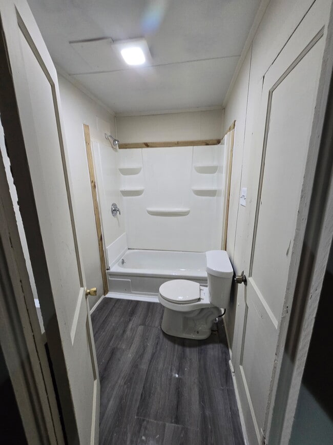 Building Photo - 140 Ambroise St