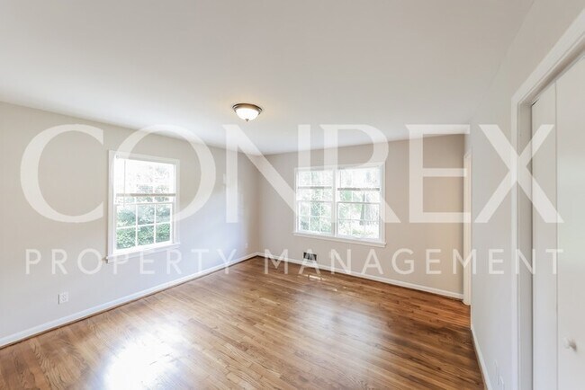 Building Photo - Beautiful 3 Bedroom Home!