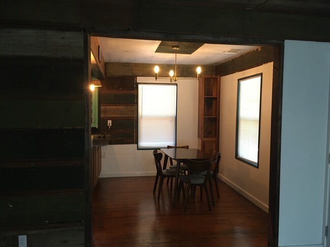 Building Photo - 1303 E 3rd St