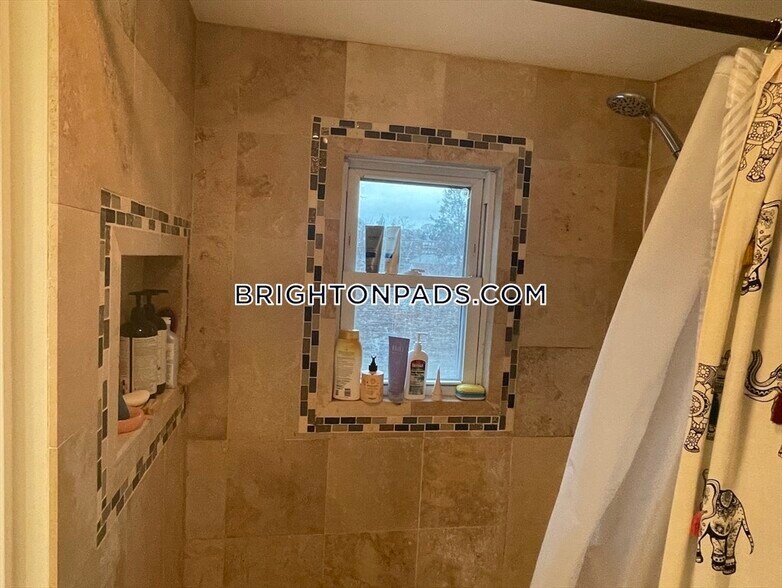 Building Photo - 16 Seager Ct