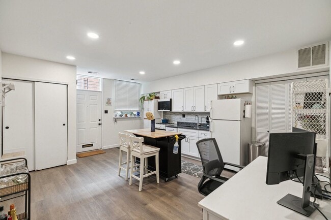 Building Photo - 1829 Kater St