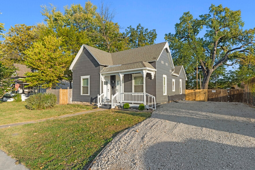 Primary Photo - 316 W Park St