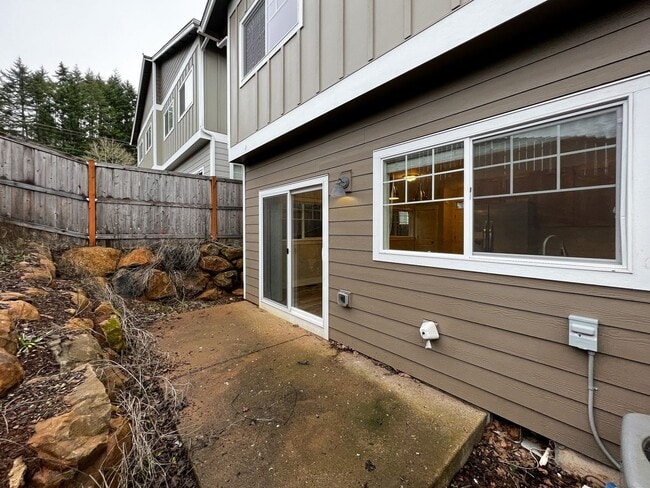 Building Photo - BIGFIR1069-1071