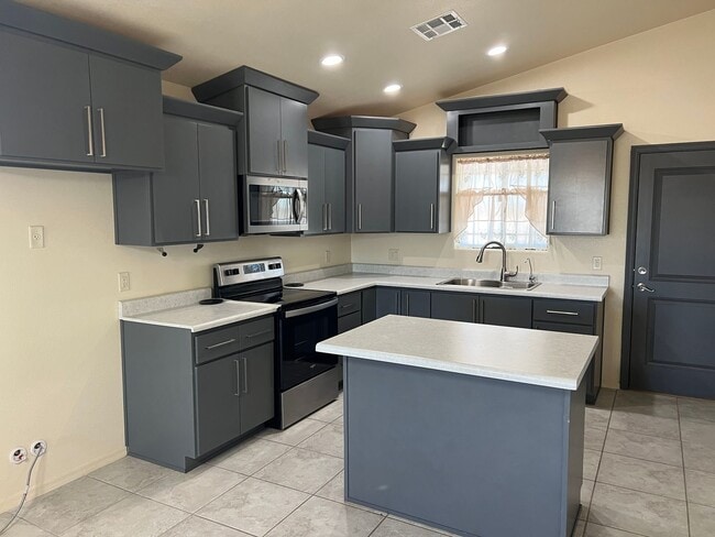 Building Photo - San Luis AZ, Three Bedroom 2 Bath Corner Lot Home with Additional Parking