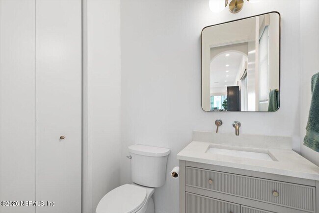 Building Photo - 114 12th Ave S