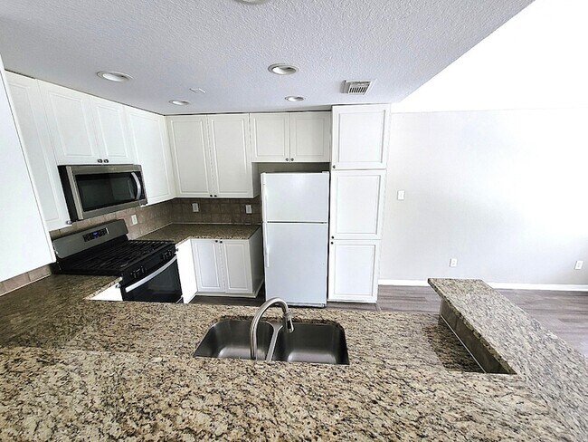 Building Photo - 77 Woodlily Pl