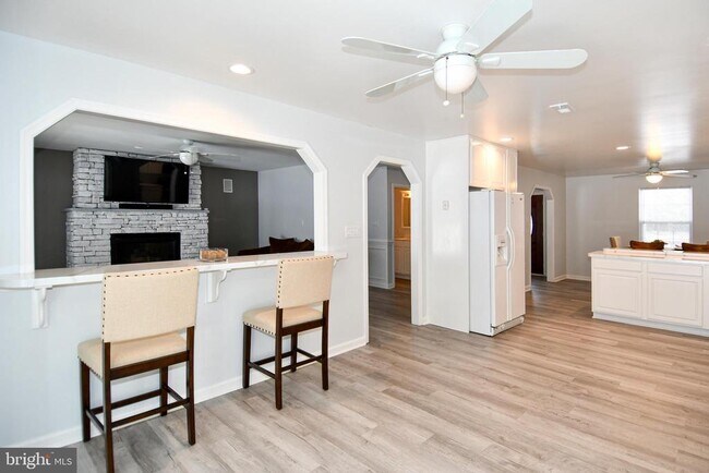 Building Photo - 10049 Meleen Dr