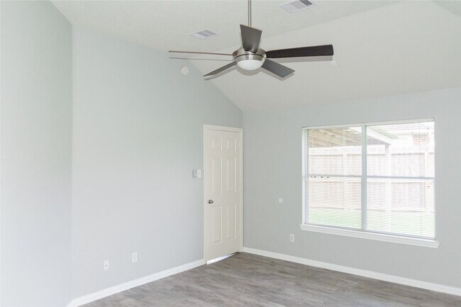 Building Photo - 822 Oak Lodge Ct