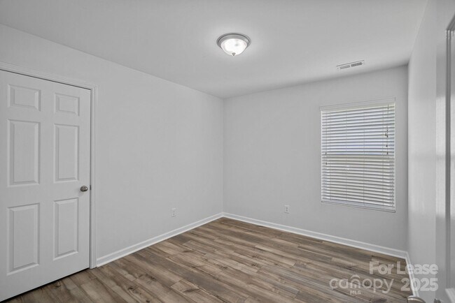 Building Photo - 237 Aershire Ct