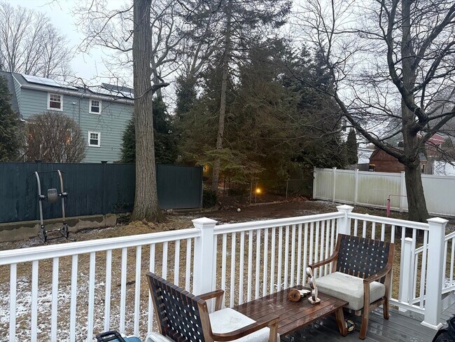 Building Photo - 22 Farwell Ave