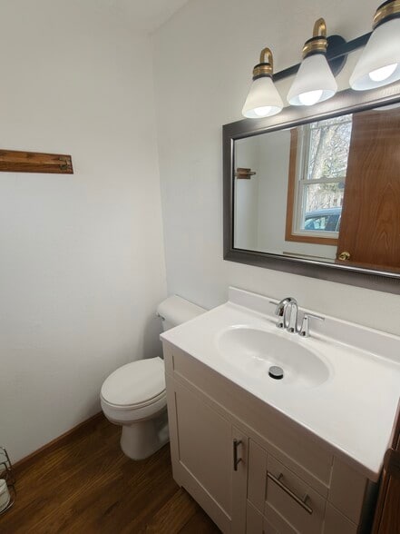 HALF BATH - 2212 Bartlett Ave