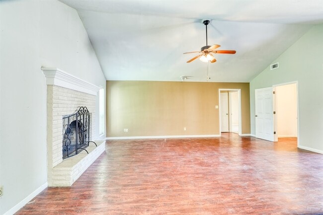 Building Photo - 607 Rosewood Dr