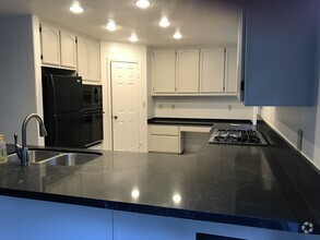 Building Photo - 4 Bedroom 2.5 bath House with 3 car garage...