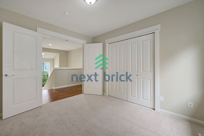 Building Photo - "Charming 4-Bedroom Retreat in Redmond: Spacious 2,540 Sq Ft Home with 2.5 Baths!"