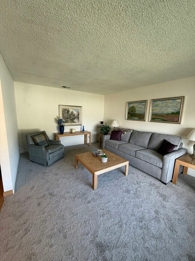 Building Photo - 33887 Whitehead Ln