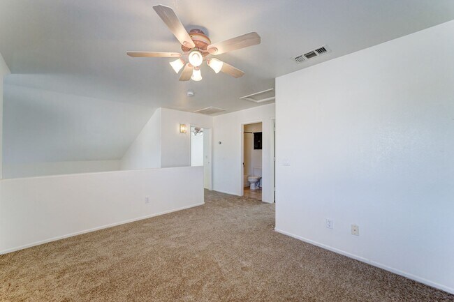 Building Photo - Desirable North Phoenix  Home with 1 Downs...