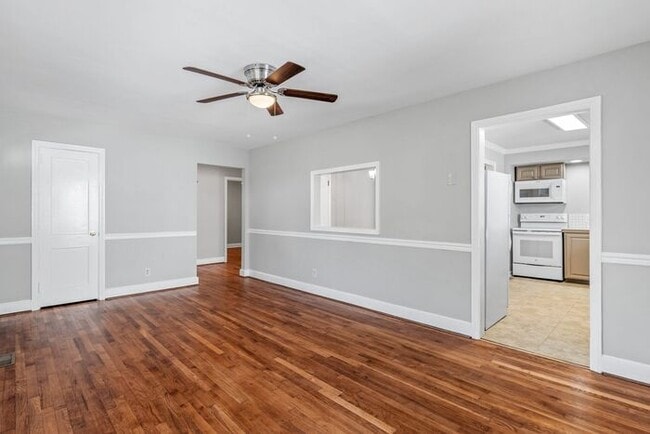 Building Photo - Updated Home- Near State Street! LR, DR, J...