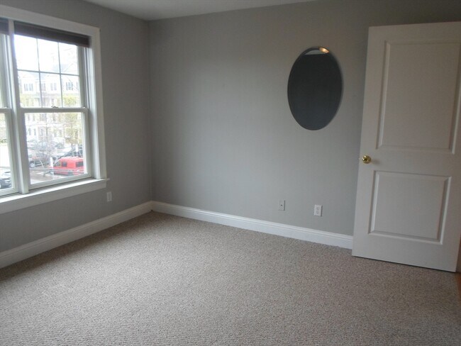 Building Photo - 10 Porter St