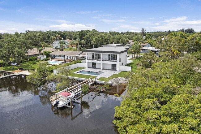Building Photo - 5/3 Luxury Custom Home plus Boat dock, Pool and Stunning Views!!