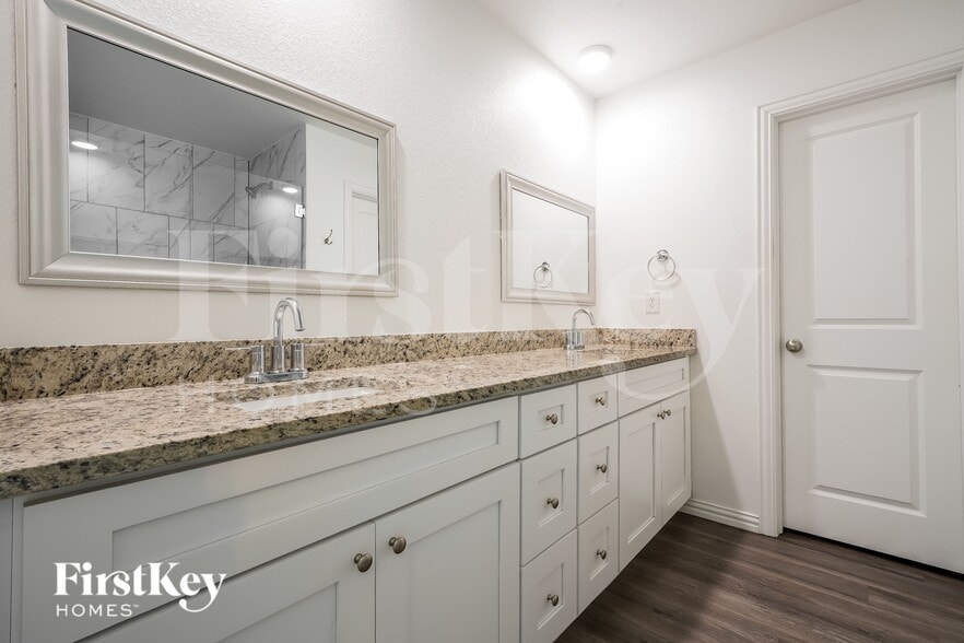 Building Photo - 7316 Parkside Pl Dr