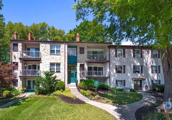 Building Photo - 429 Drummers Ln