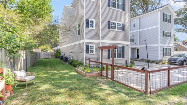 Building Photo - 1545 Ocean Garden St
