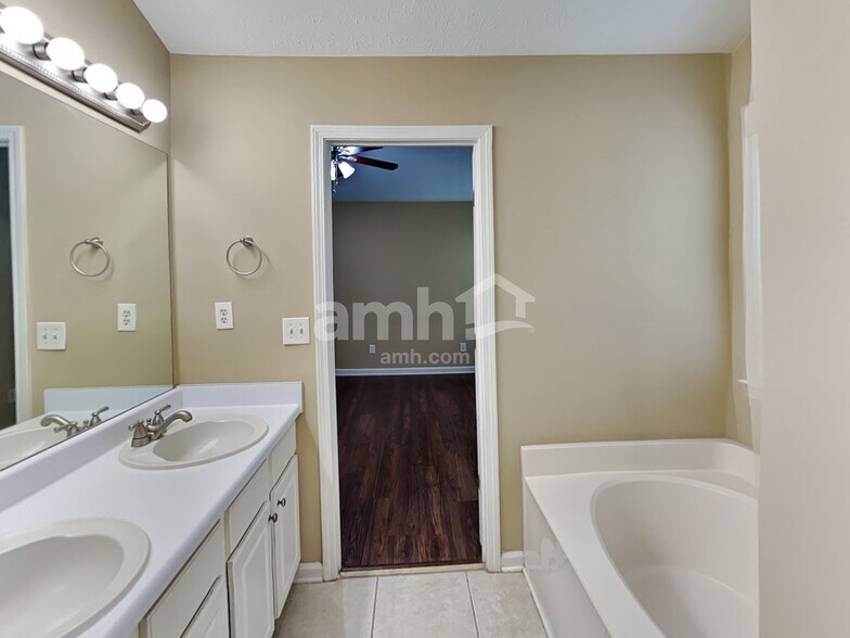 Building Photo - 589 Summerbrooke Ct