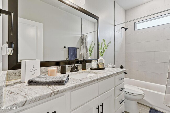 Building Photo - 824 Paseo Solar Dr