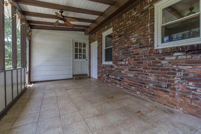 Building Photo - 2118 Allaire Ln NE