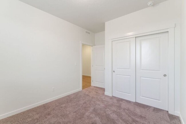 Building Photo - 7877 E Beaufort St