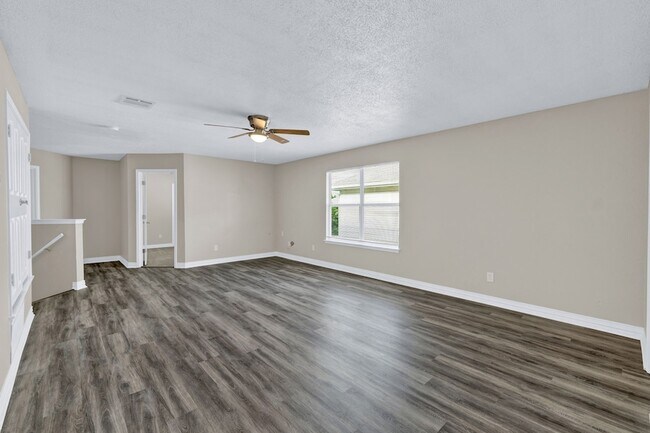 Building Photo - 6205 Winnebago Ct