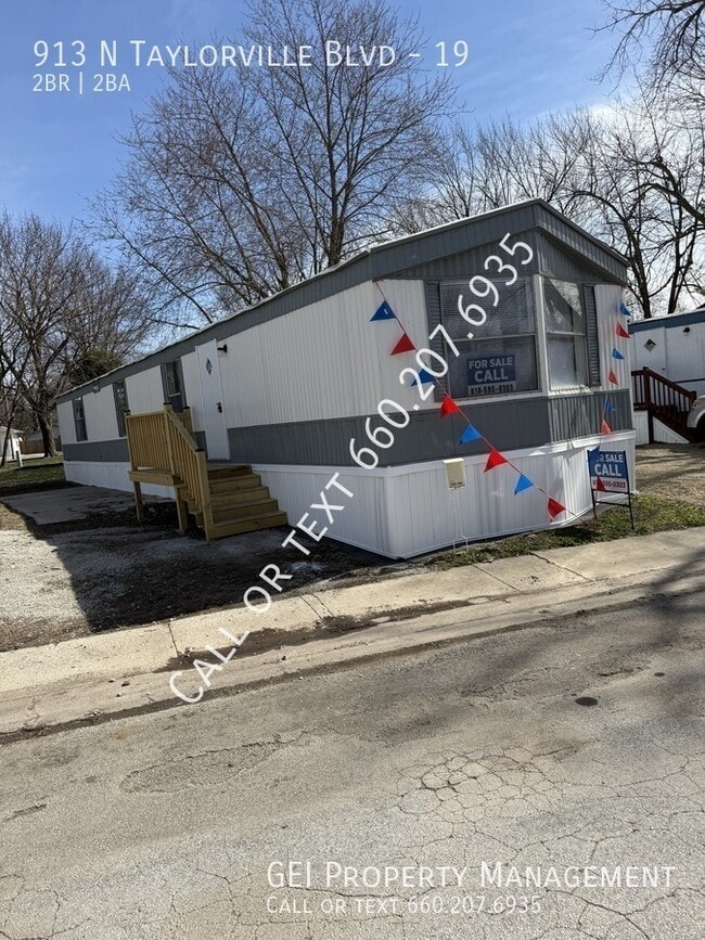 Building Photo - 913 N Taylorville Blvd