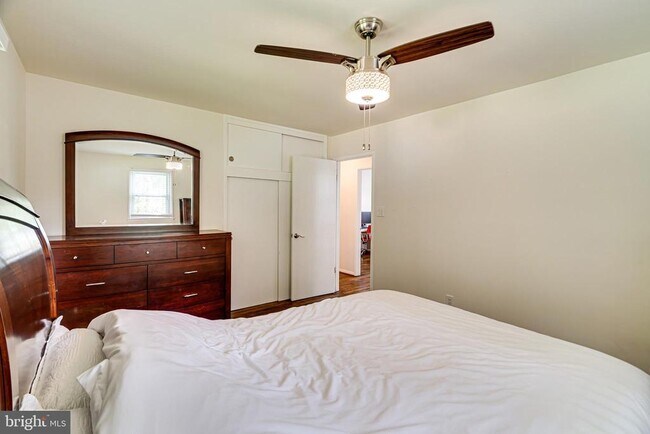 Building Photo - 7606 Jervis St