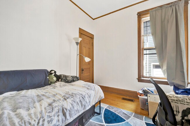 Building Photo - 3135 N Clifton Ave