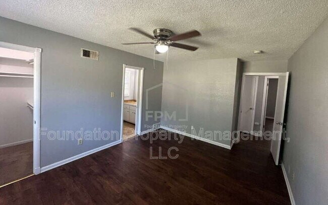 Building Photo - 5369 Scottsdale Ave